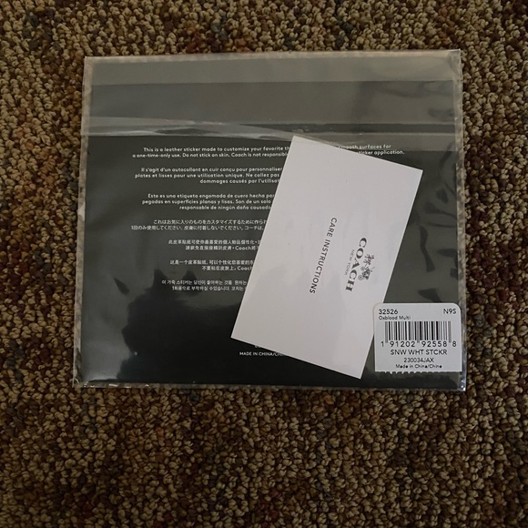 ⭐️⭐️COACH ⭐️⭐️ Disney X Snow White sticker NWT - Picture 2 of 3